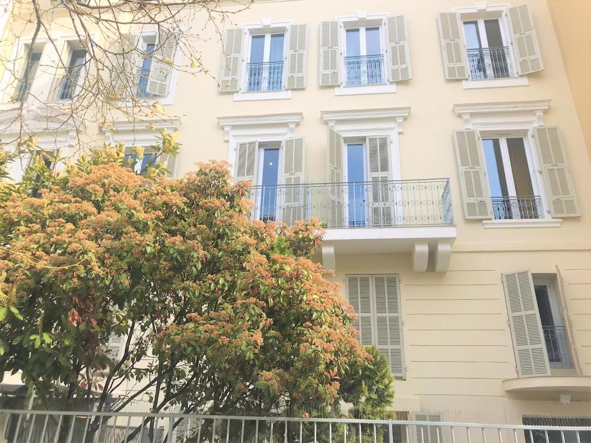 Le Terrasse Proche 104 *